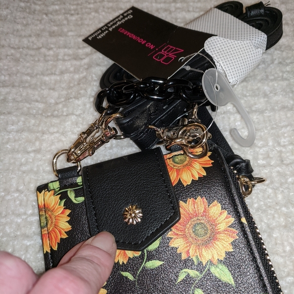 NWT! 🌻 Sunflower Crossbody Bag w/ Touchscreen - Picture 5 of 12